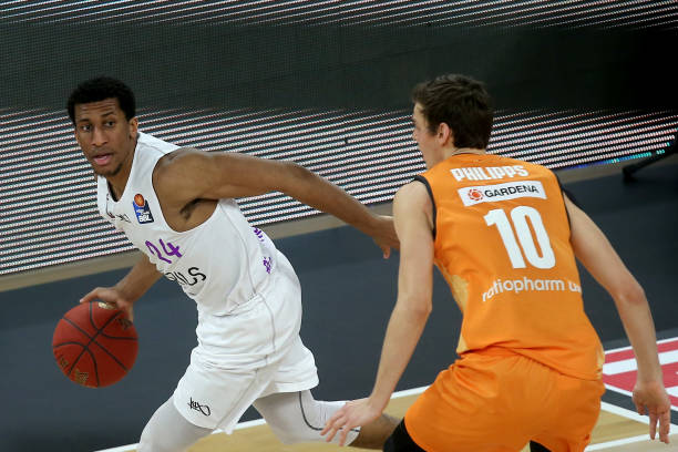 持纪律意识 持纪律意识